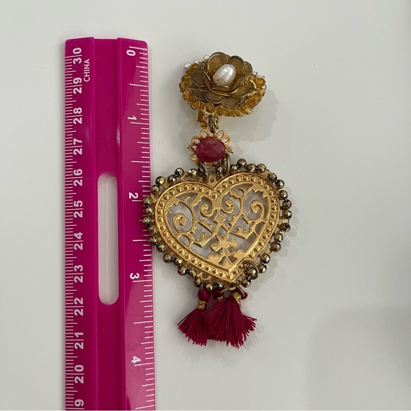 NEW ONE OF A KIND Gold Drop Earrings Heart and Tassels Clip On - Picture 3 of 4